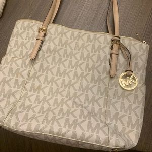 A beautiful Michael Kors purse